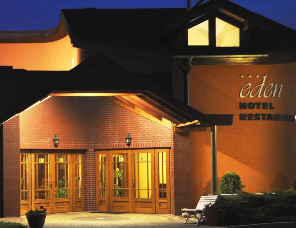 Hotel Eden Rydzyna Exterior foto